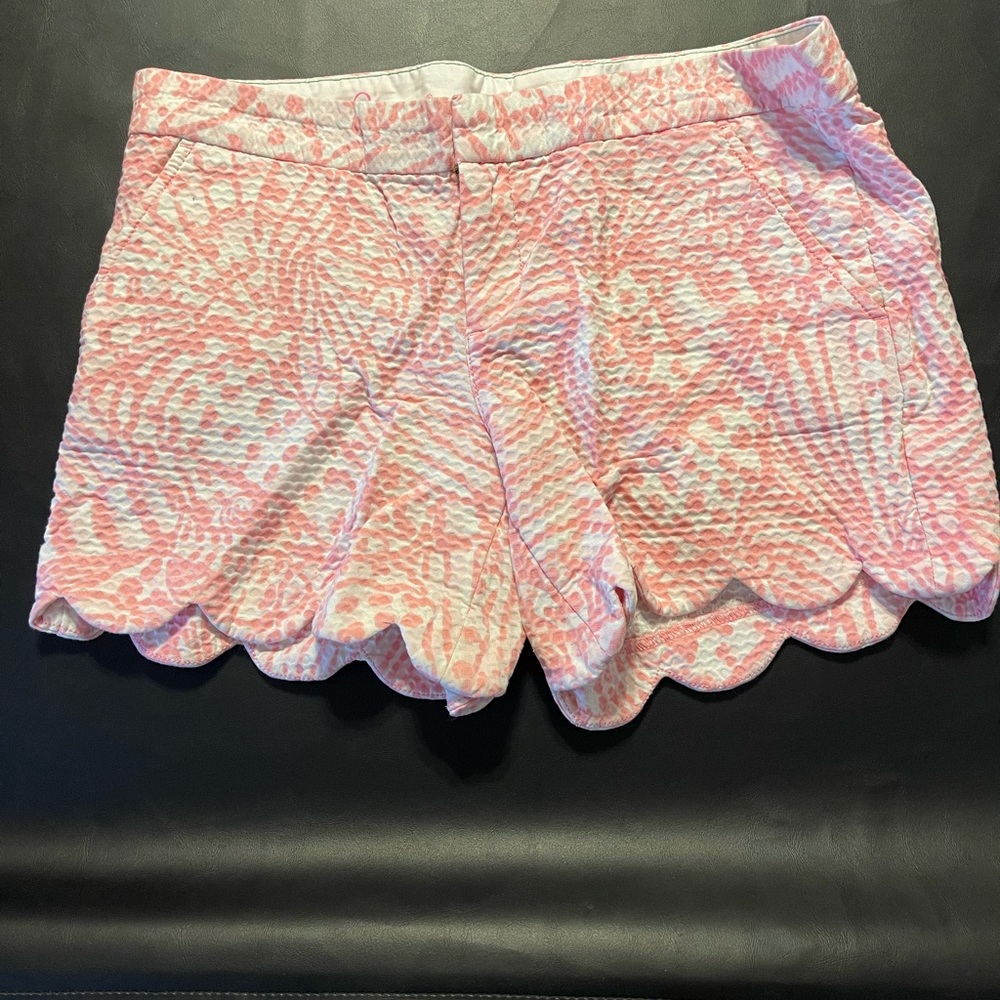 Scalloped lily Pulitzer shorts